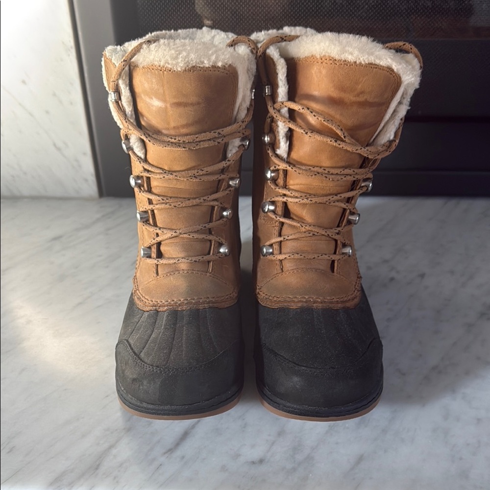 Women's Tan and Black Winter Boots